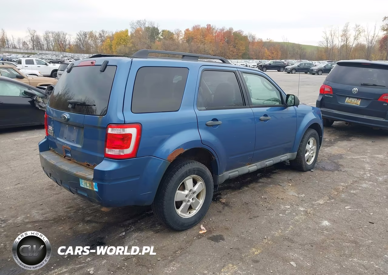 2010 Ford Escape Xlt VIN:1FMCU9D70AKC16607 - 4