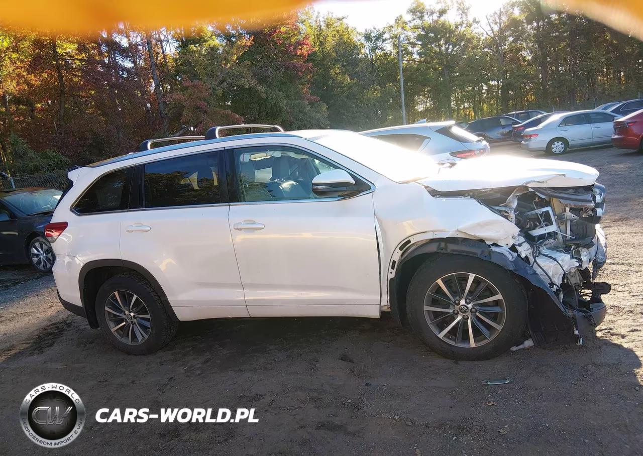 2018 Toyota Highlander Xle VIN:5TDJZRFH5JS548229 - 13