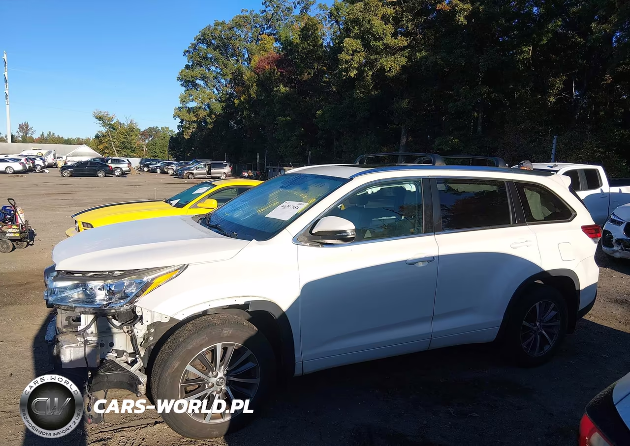 2018 Toyota Highlander Xle VIN:5TDJZRFH5JS548229 - 14