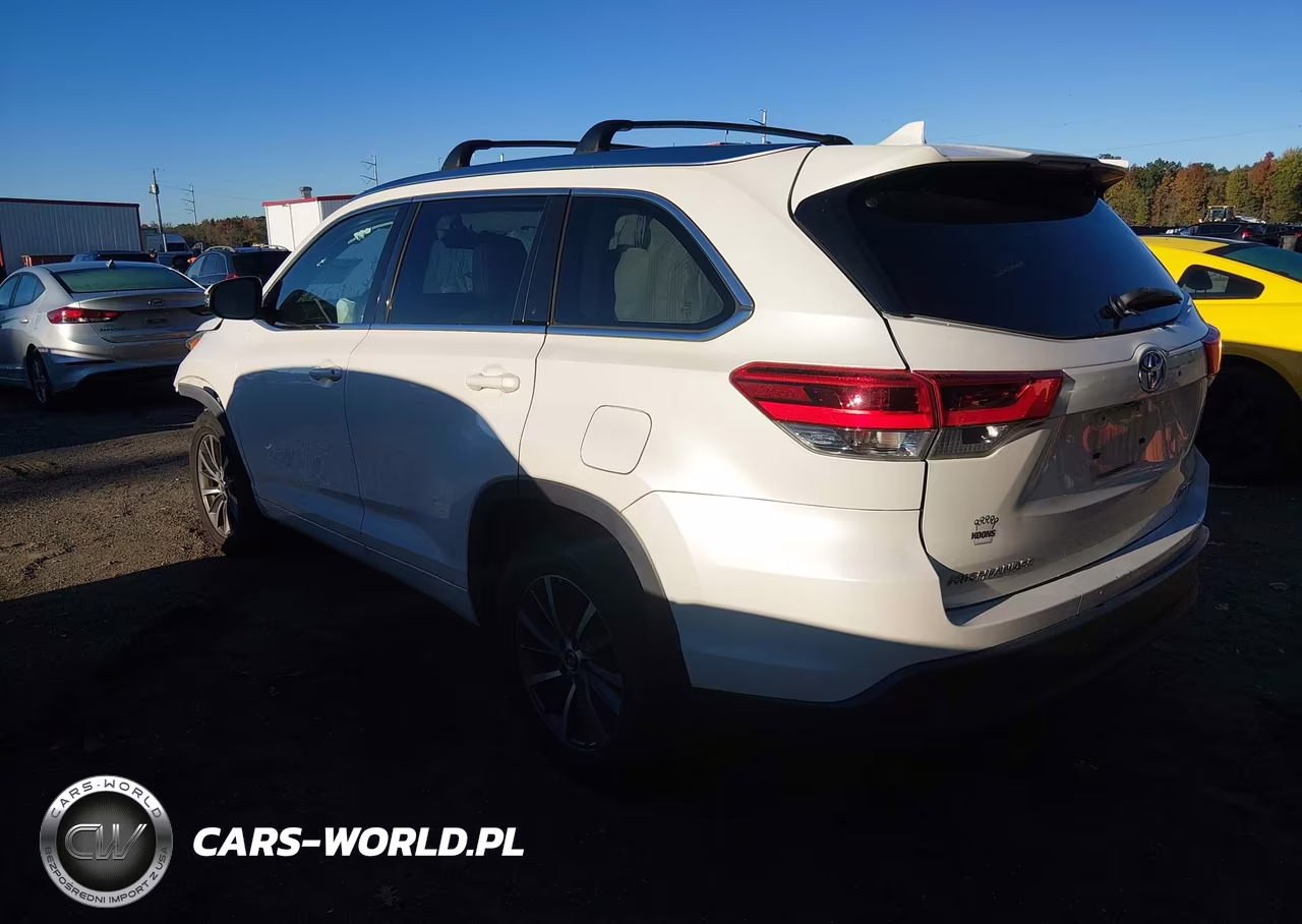 2018 Toyota Highlander Xle VIN:5TDJZRFH5JS548229 - 3