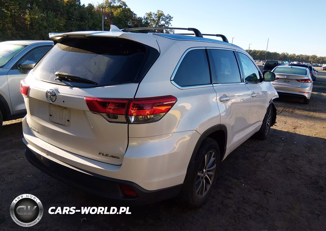 2018 Toyota Highlander Xle VIN:5TDJZRFH5JS548229 - 4