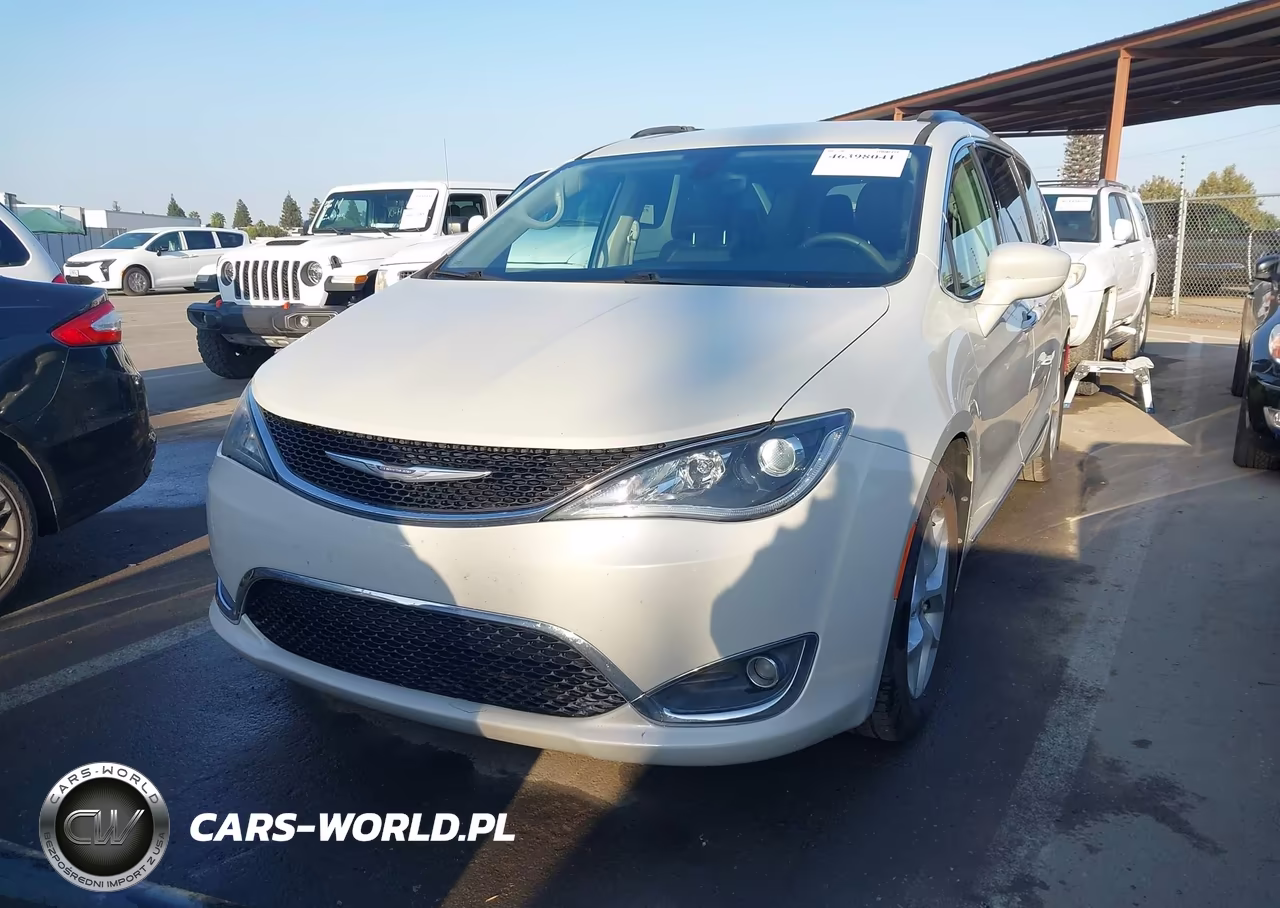 2017 Chrysler Pacifica Touring-L VIN:2C4RC1BGXHR628647 - 2