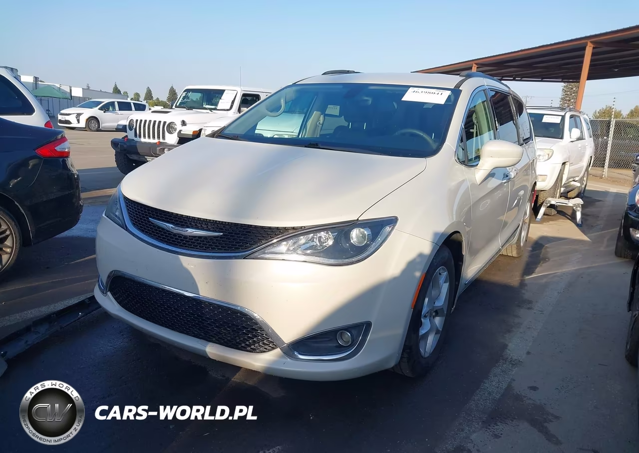 2017 Chrysler Pacifica Touring-L VIN:2C4RC1BGXHR628647 - 6