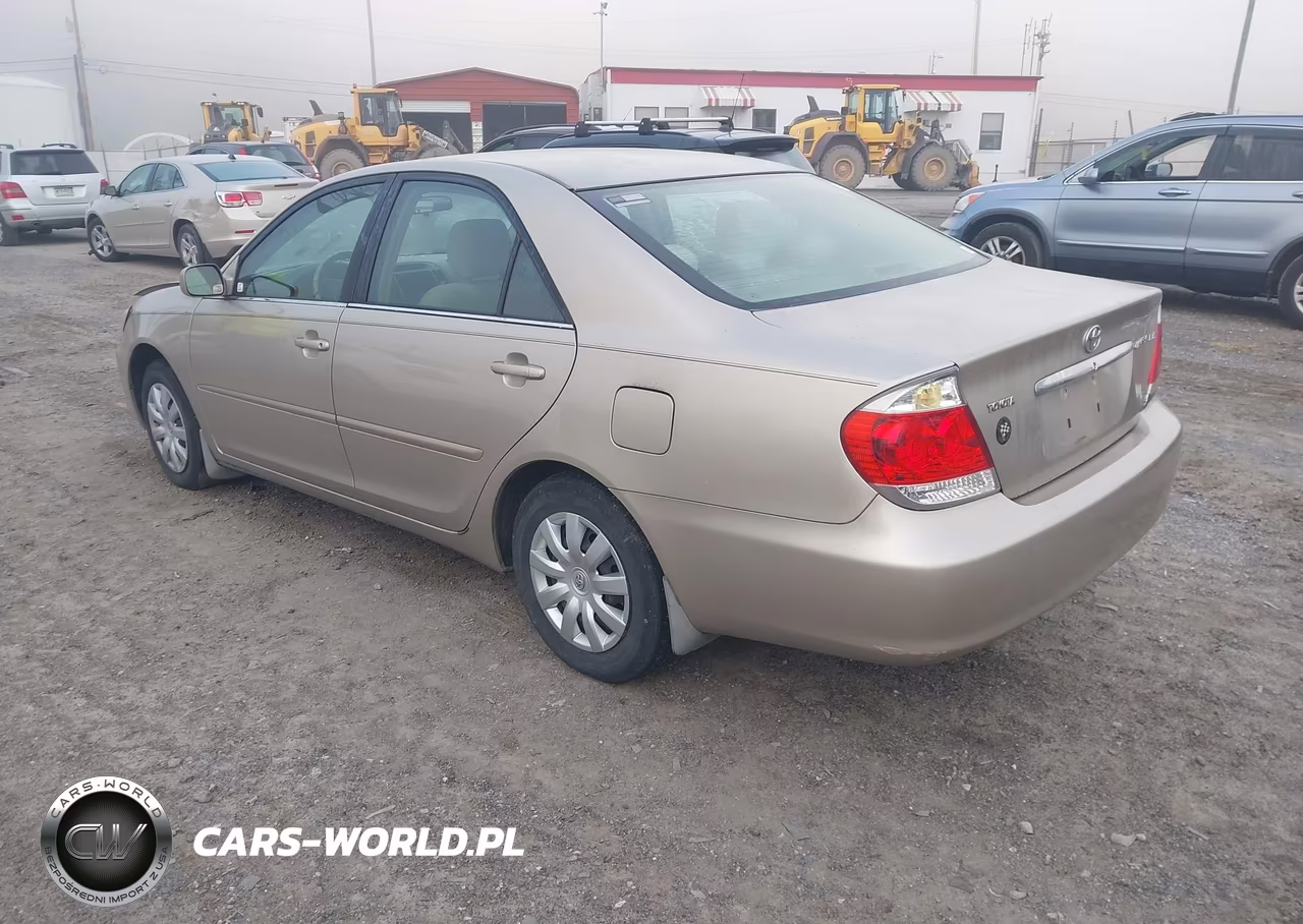 2005 Toyota Camry Le VIN:4T1BE32K55U085844 - 3