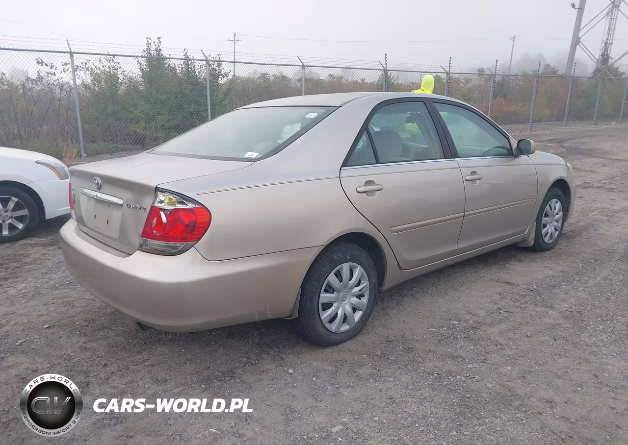 2005 Toyota Camry Le VIN:4T1BE32K55U085844 - 4
