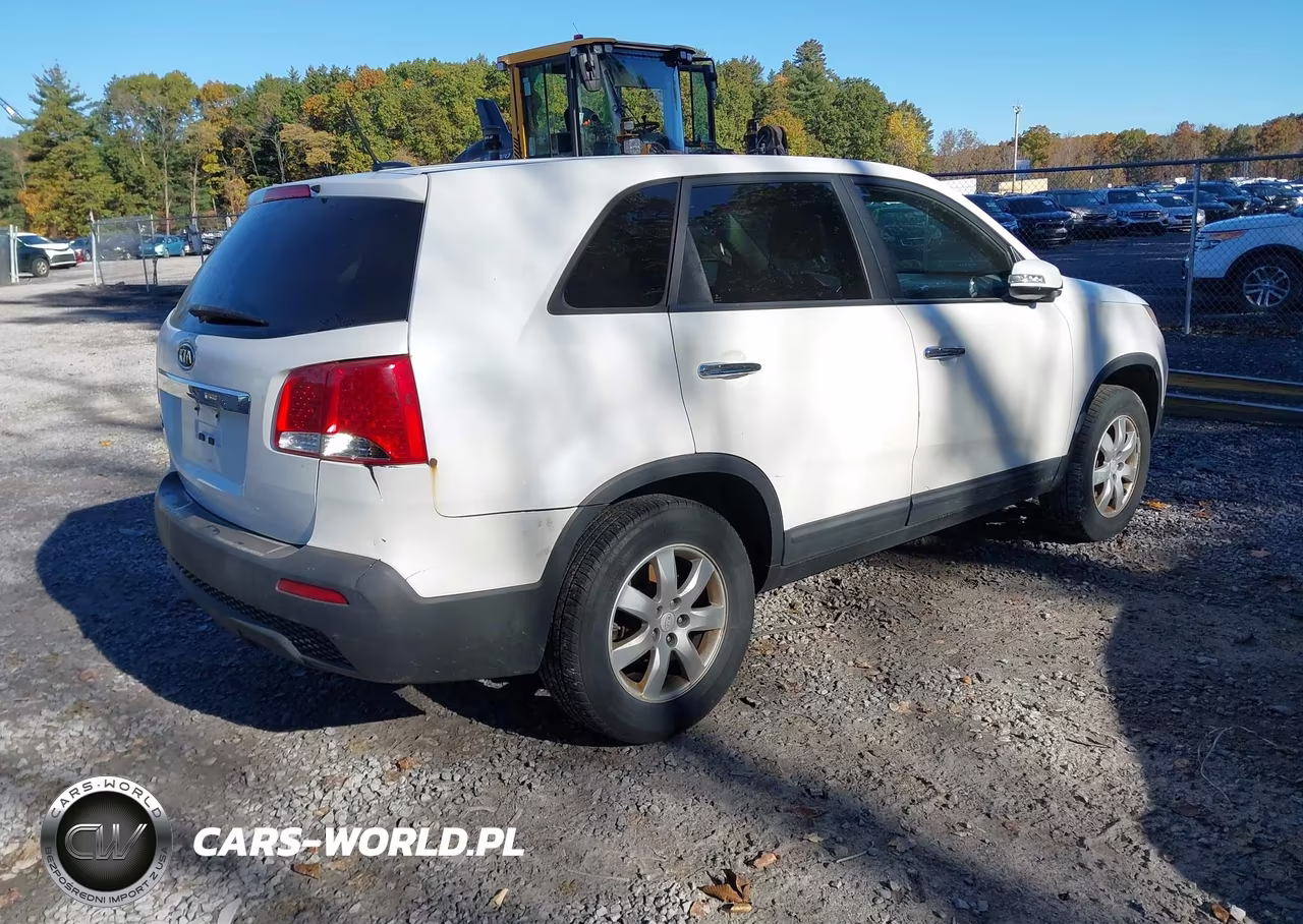 2011 Kia Sorento Lx VIN:5XYKT3A1XBG167584 - 4