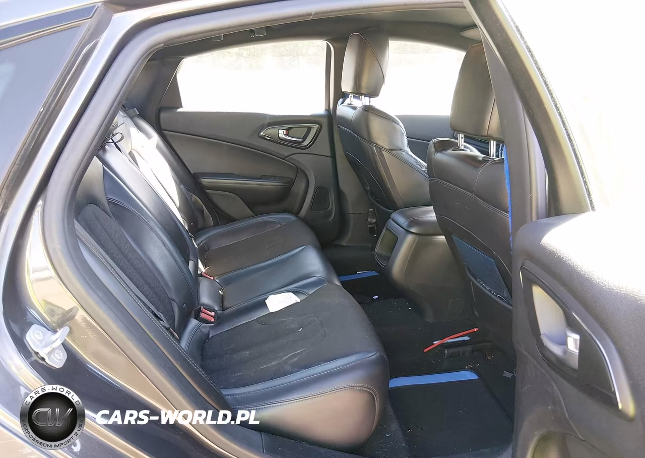 2015 Chrysler 200 S VIN:1C3CCCBB4FN658540 - 8