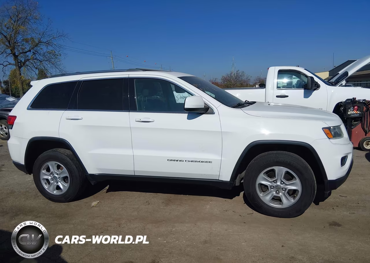 2015 Jeep Grand Cherokee Laredo VIN:1C4RJFAG3FC870576 - 13