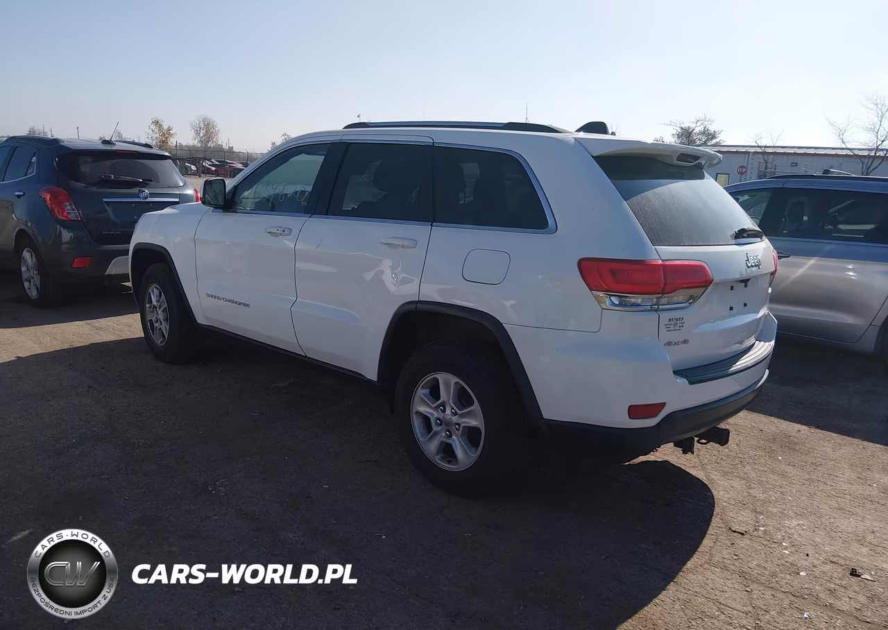 2015 Jeep Grand Cherokee Laredo VIN:1C4RJFAG3FC870576 - 3