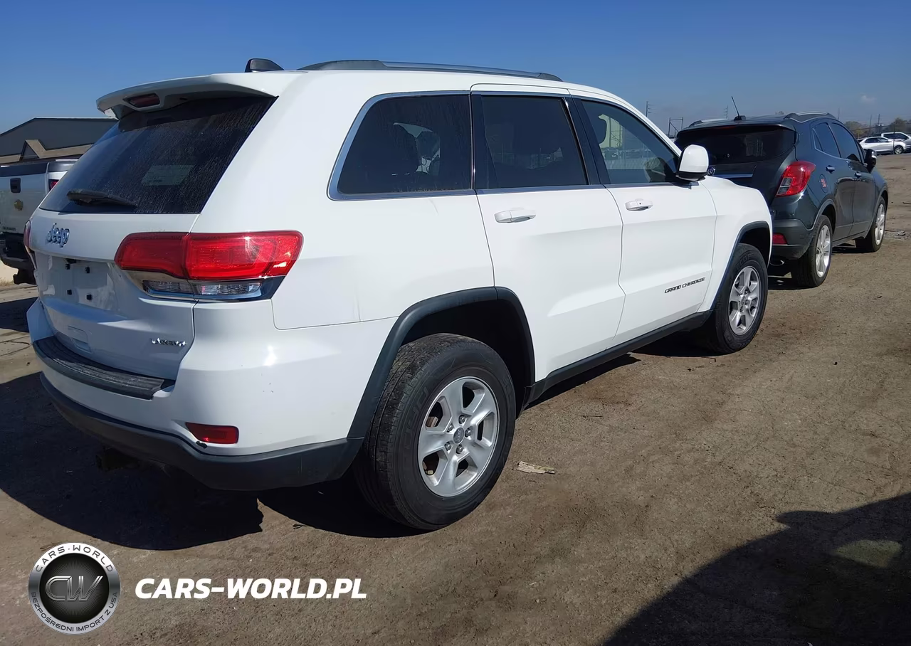 2015 Jeep Grand Cherokee Laredo VIN:1C4RJFAG3FC870576 - 4