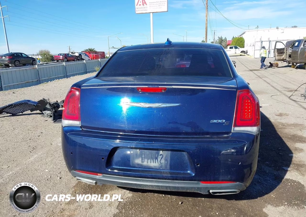 2015 Chrysler 300 300S VIN:2C3CCABG0FH735977 - 17