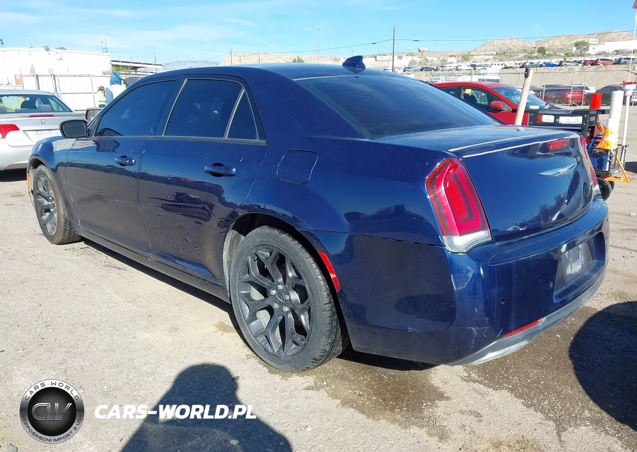 2015 Chrysler 300 300S VIN:2C3CCABG0FH735977 - 3