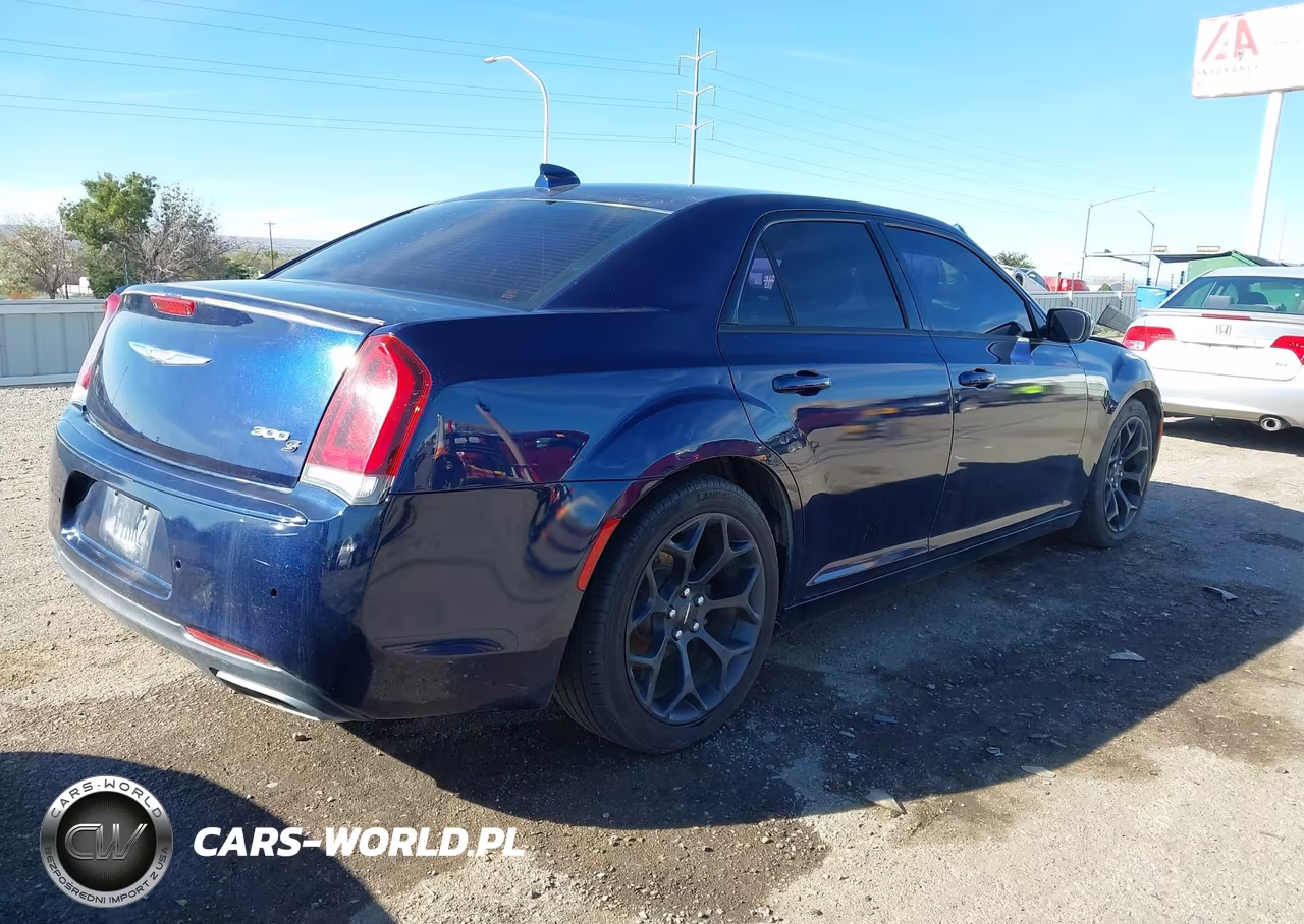 2015 Chrysler 300 300S VIN:2C3CCABG0FH735977 - 4