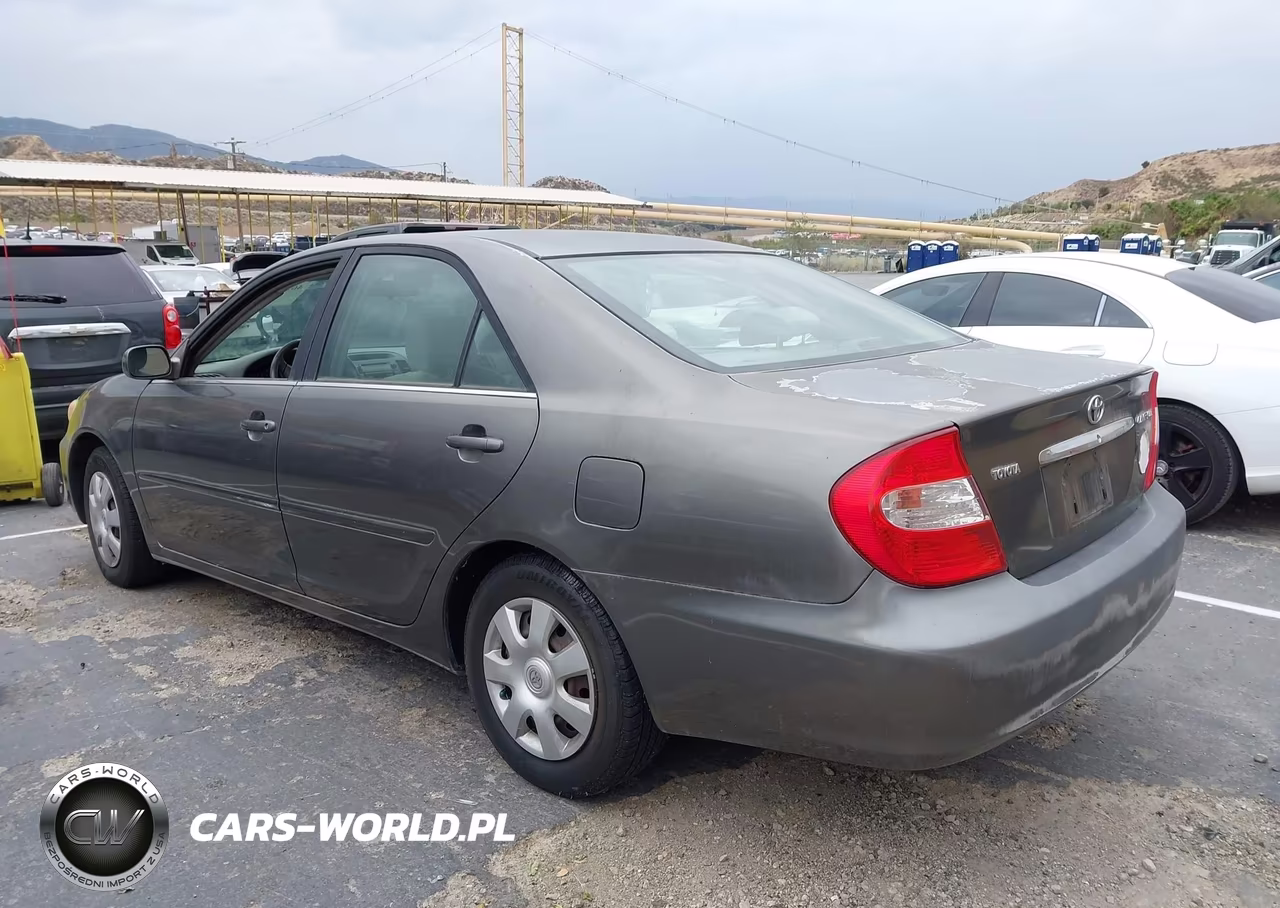 2003 Toyota Camry Le VIN:JTDBE32K130183505 - 3