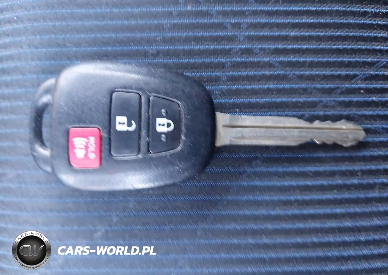 2015 Toyota Prius C Two VIN:JTDKDTB37F1100752 - 11