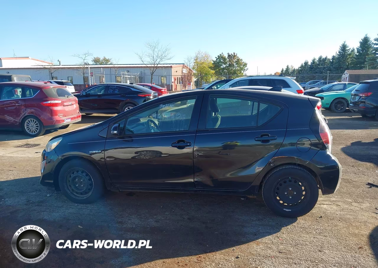 2015 Toyota Prius C Two VIN:JTDKDTB37F1100752 - 14