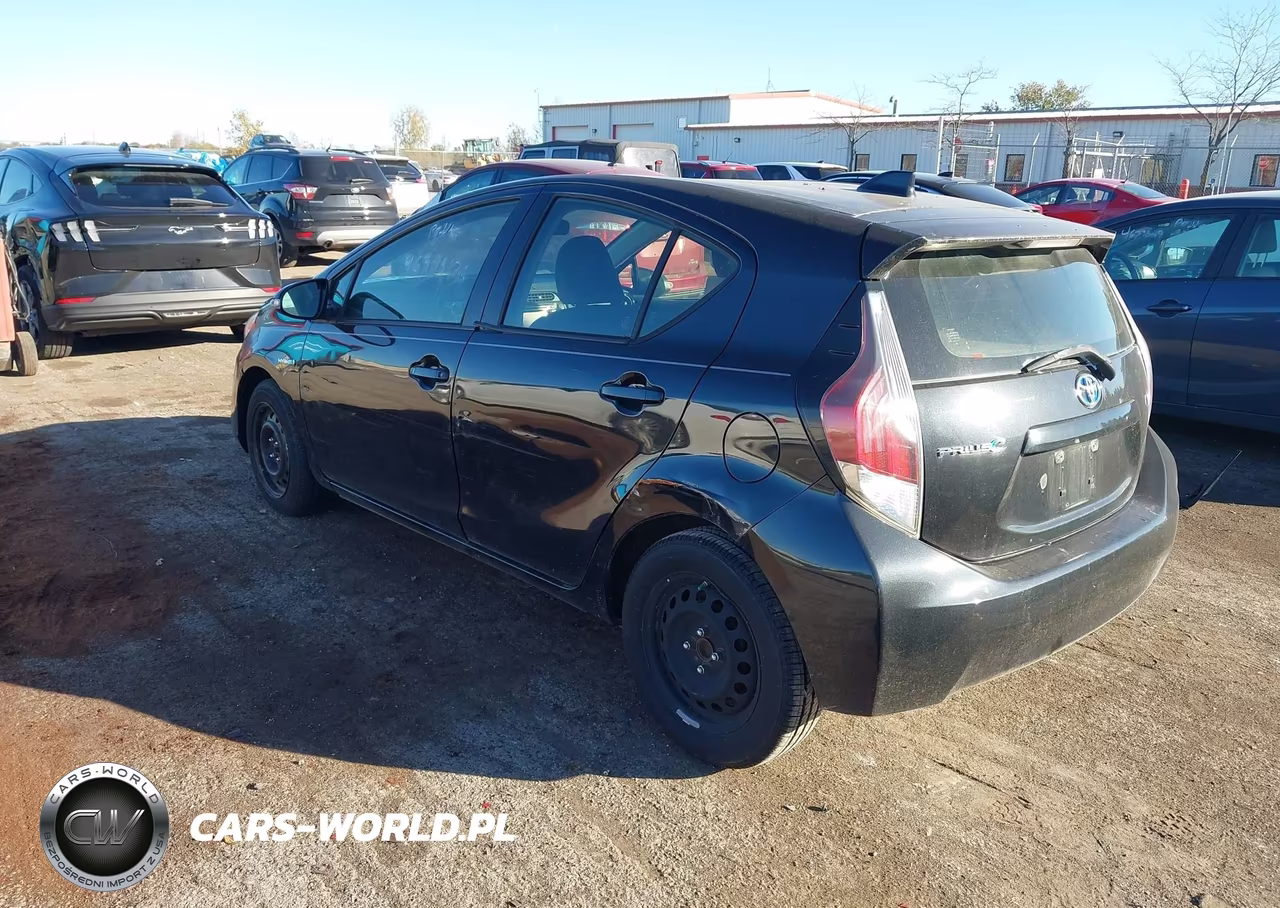 2015 Toyota Prius C Two VIN:JTDKDTB37F1100752 - 3