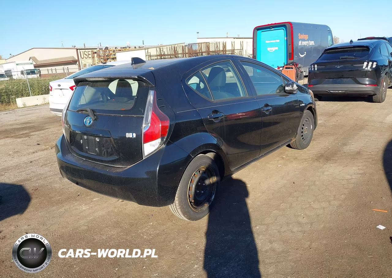 2015 Toyota Prius C Two VIN:JTDKDTB37F1100752 - 4