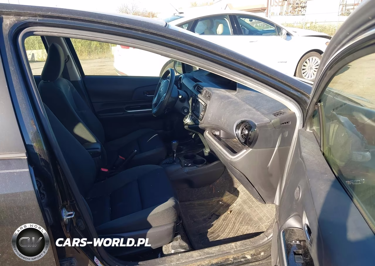 2015 Toyota Prius C Two VIN:JTDKDTB37F1100752 - 5