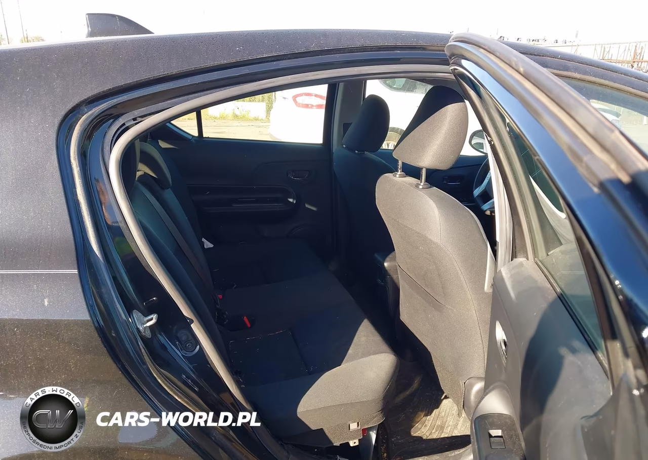 2015 Toyota Prius C Two VIN:JTDKDTB37F1100752 - 8