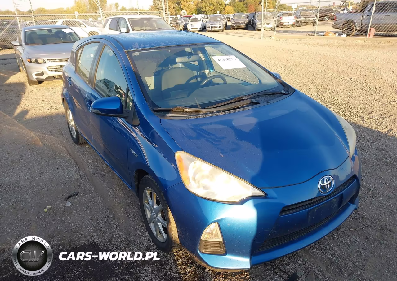 2013 Toyota Prius C Three VIN:JTDKDTB34D1049224 - 1