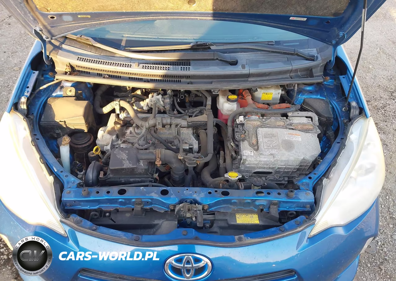 2013 Toyota Prius C Three VIN:JTDKDTB34D1049224 - 10