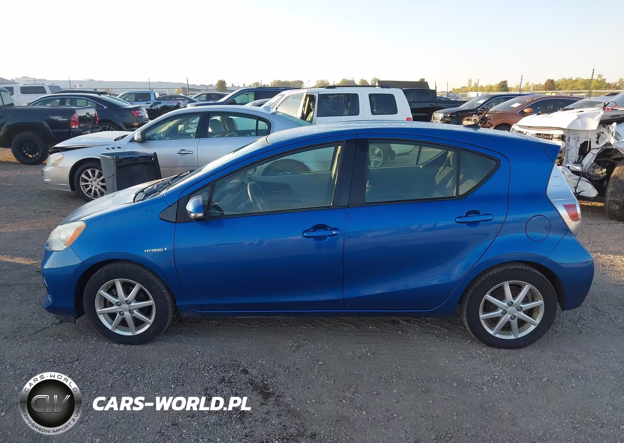 2013 Toyota Prius C Three VIN:JTDKDTB34D1049224 - 14