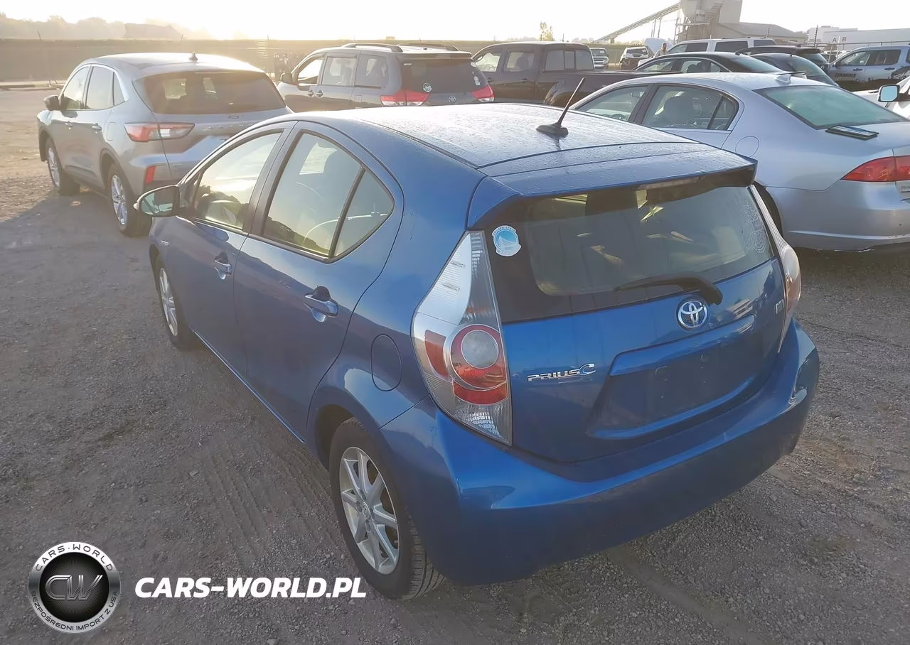 2013 Toyota Prius C Three VIN:JTDKDTB34D1049224 - 3