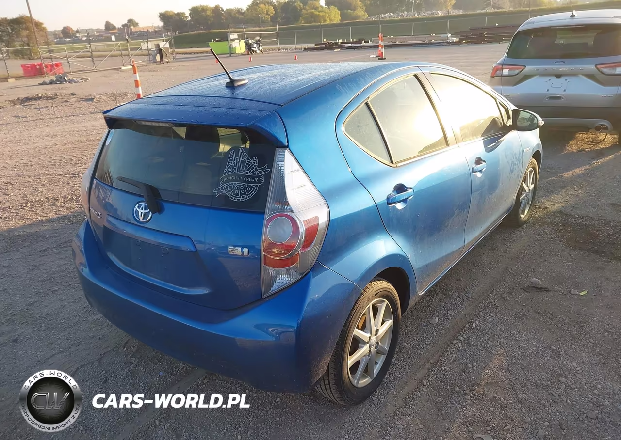 2013 Toyota Prius C Three VIN:JTDKDTB34D1049224 - 4