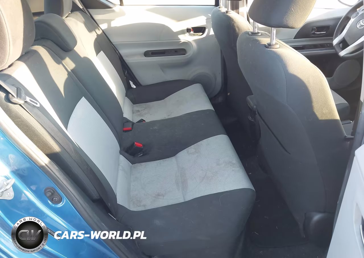 2013 Toyota Prius C Three VIN:JTDKDTB34D1049224 - 8