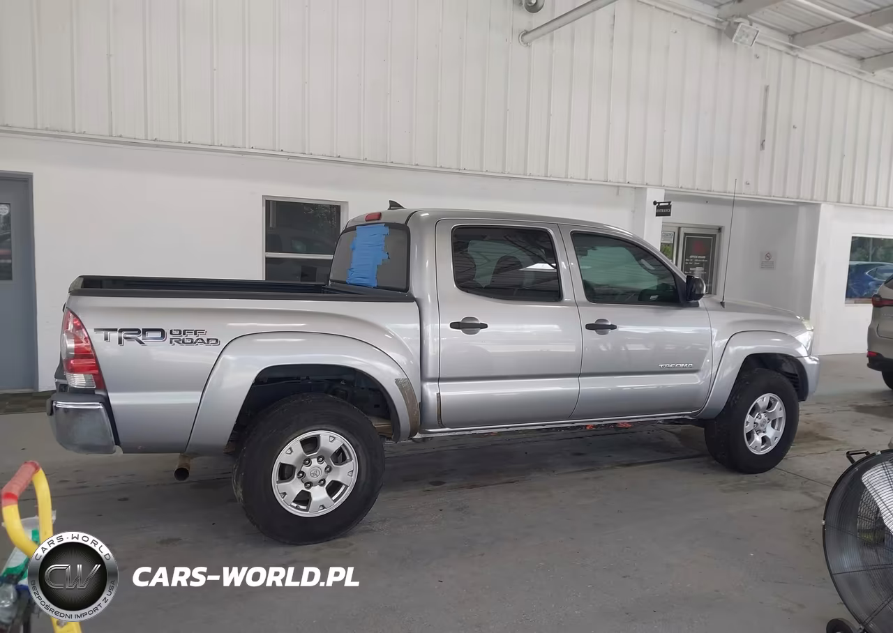 2015 Toyota Tacoma Base V6 VIN:5TFLU4EN1FX122699 - 13