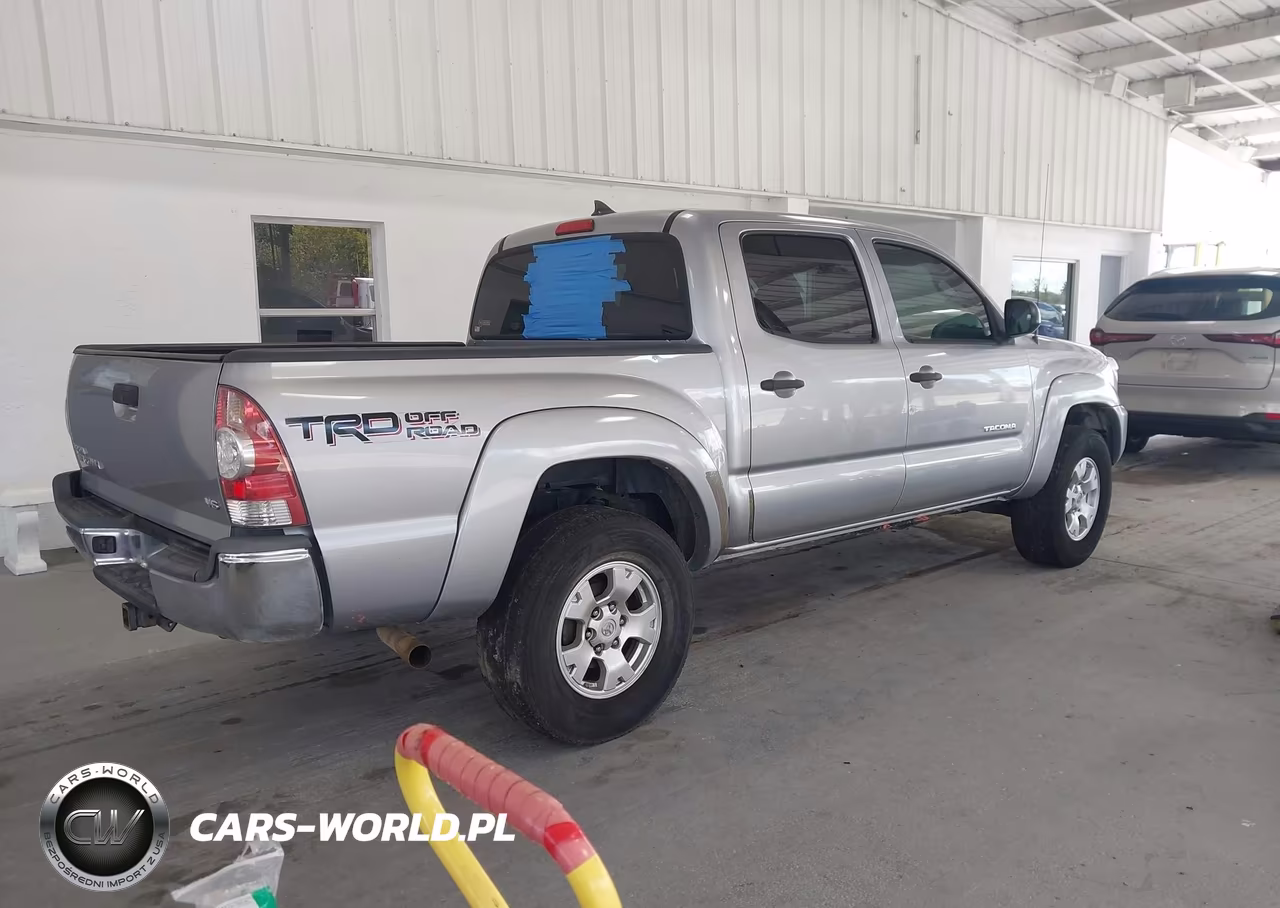 2015 Toyota Tacoma Base V6 VIN:5TFLU4EN1FX122699 - 4
