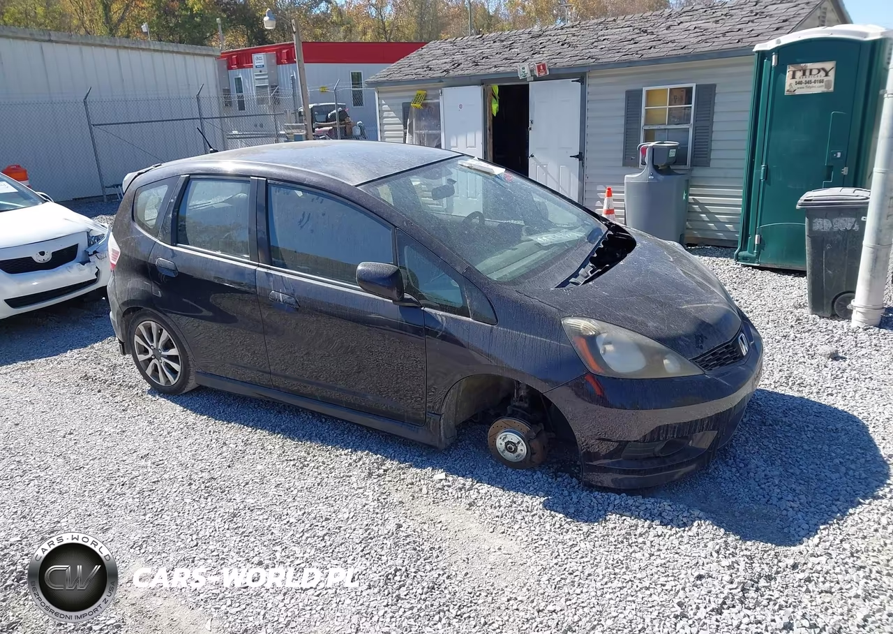 2013 Honda Fit Sport VIN:JHMGE8H52DC051288 - 1