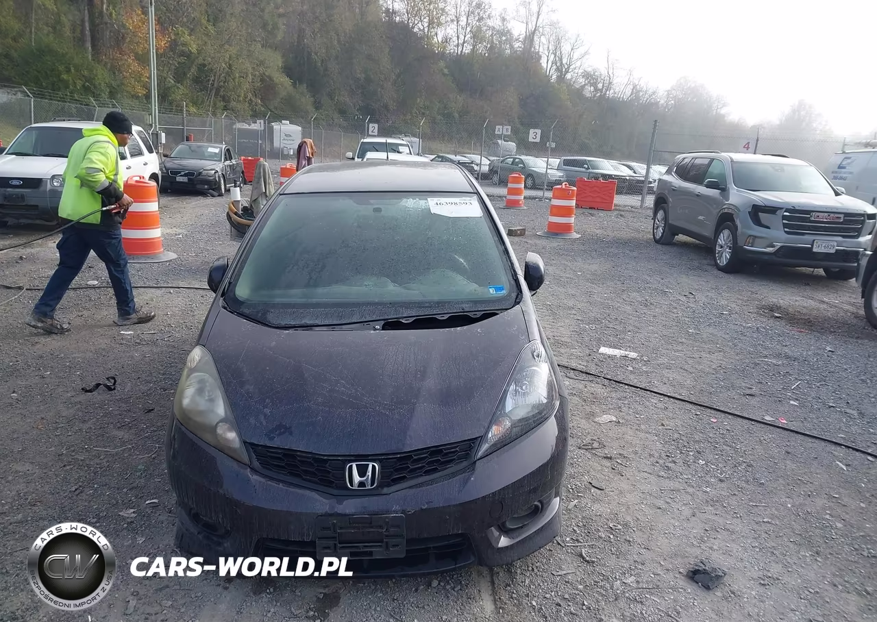 2013 Honda Fit Sport VIN:JHMGE8H52DC051288 - 12