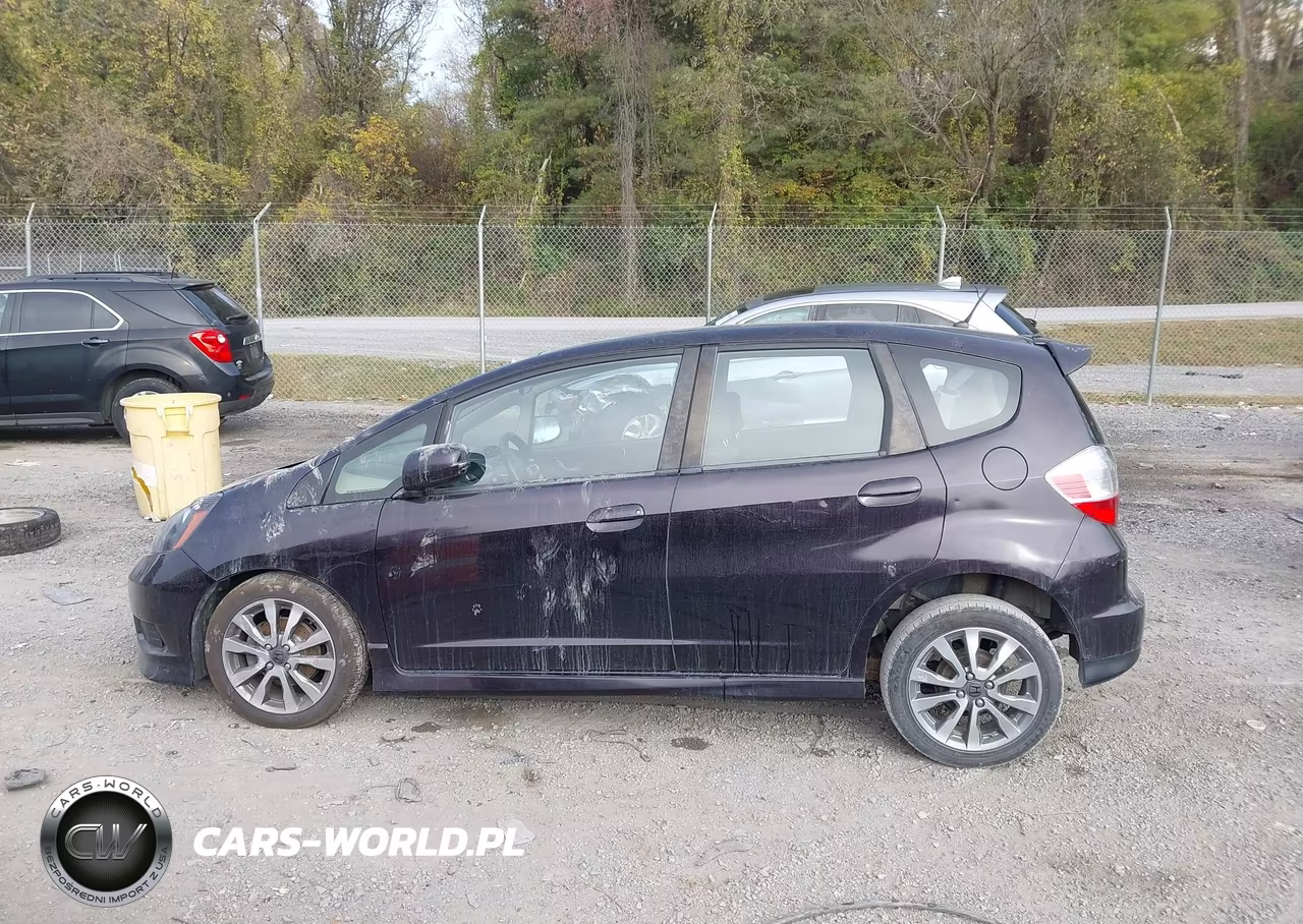 2013 Honda Fit Sport VIN:JHMGE8H52DC051288 - 14