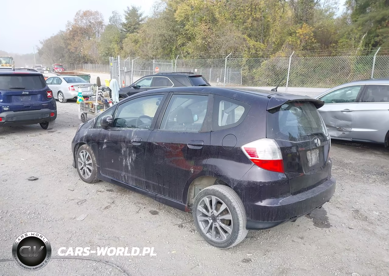 2013 Honda Fit Sport VIN:JHMGE8H52DC051288 - 3
