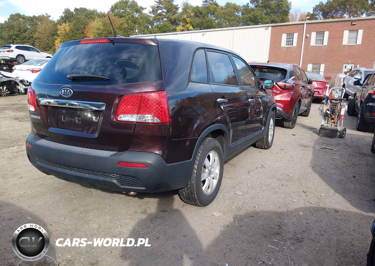 2013 Kia Sorento Lx VIN:5XYKTCA61DG376954 - 4