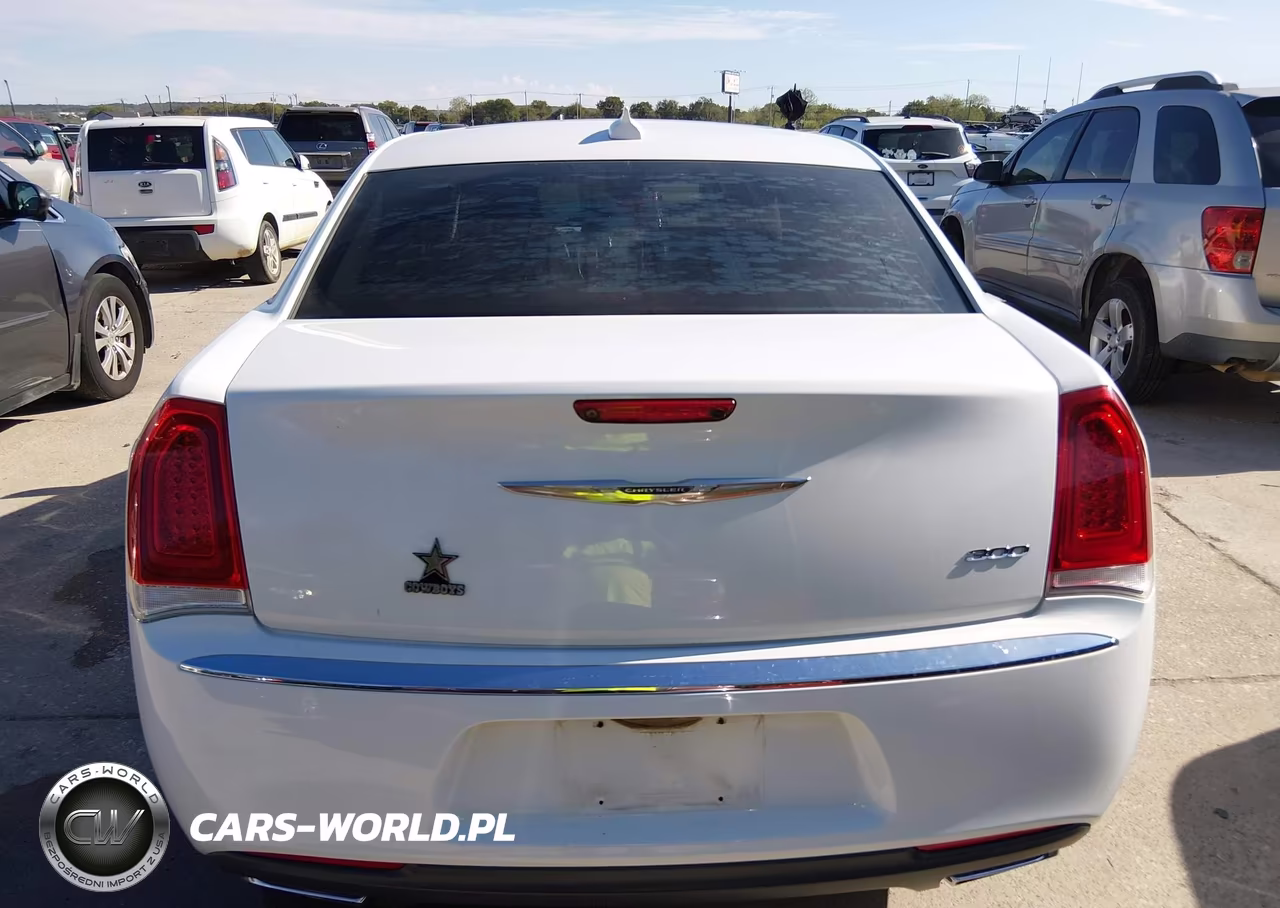 2016 Chrysler 300 Anniversary Edition VIN:2C3CCAAG4GH233881 - 16