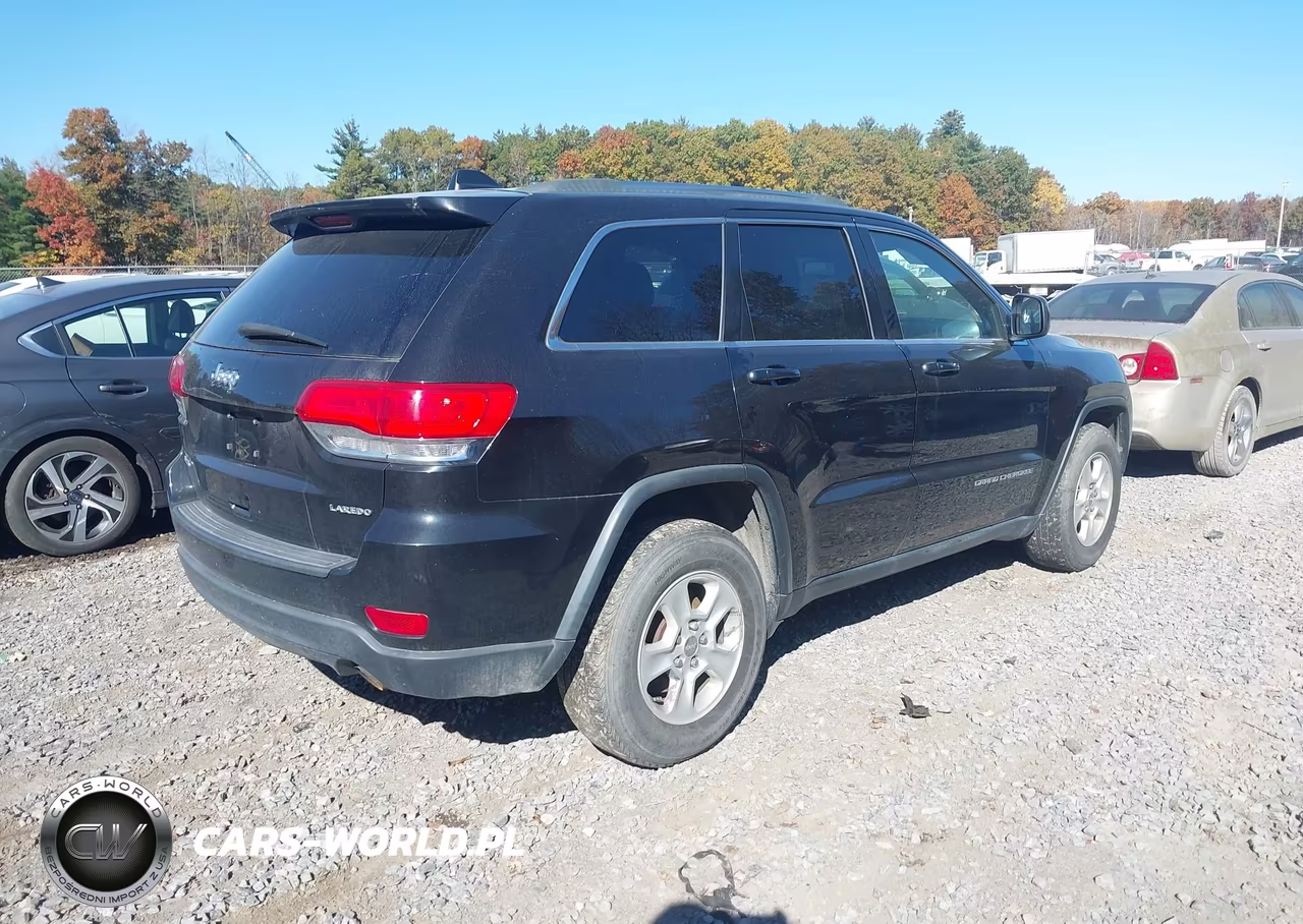 2015 Jeep Grand Cherokee Laredo VIN:1C4RJFAG8FC838609 - 4