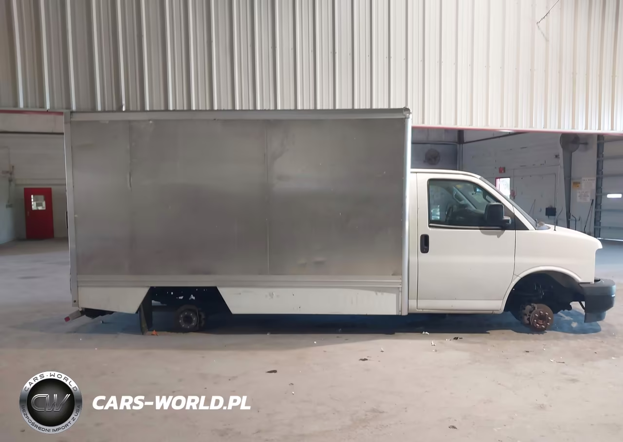 2023 Chevrolet Express Cutaway Work Van VIN:1GB0GSF70P1112821 - 14