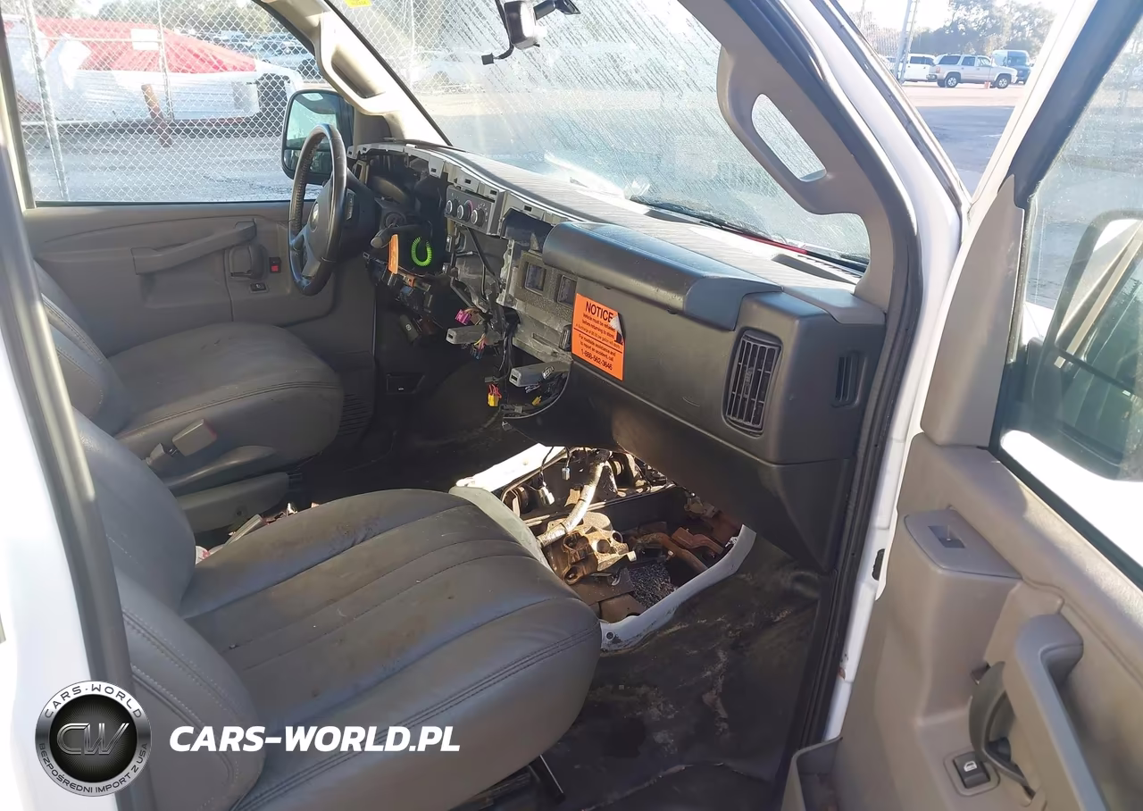 2023 Chevrolet Express Cutaway Work Van VIN:1GB0GSF70P1112821 - 6