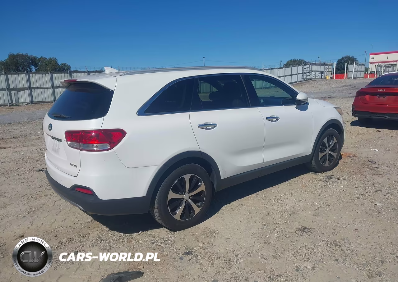 2016 Kia Sorento 3.3L Ex VIN:5XYPH4A57GG077350 - 4