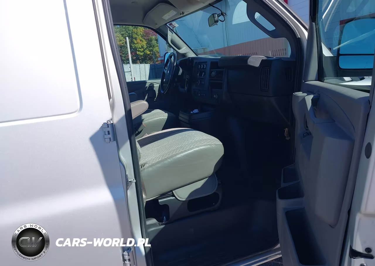 2017 Chevrolet Express 2500 Work Van VIN:1GCWGAFG4H1264781 - 5