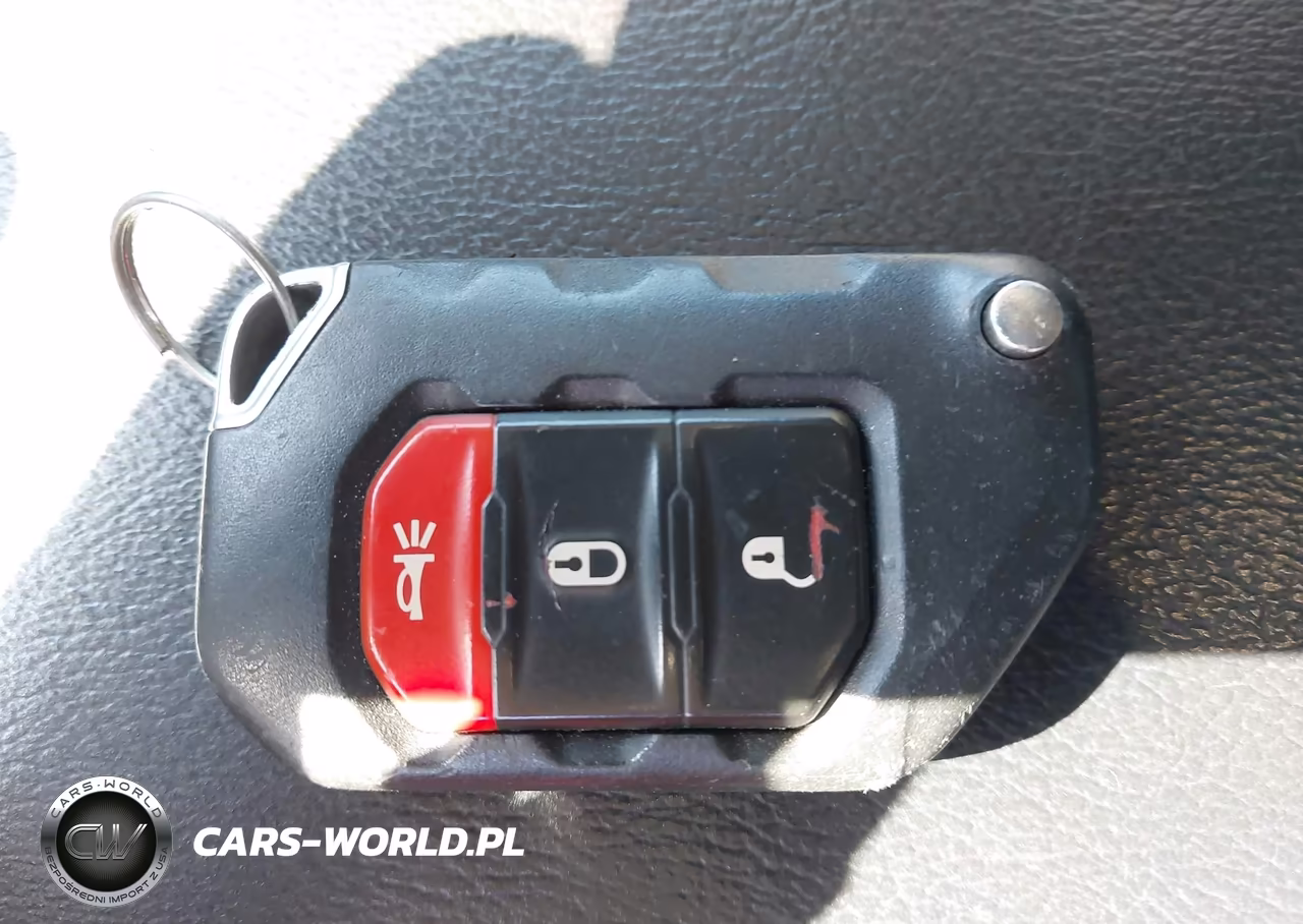 2019 Jeep Wrangler Unlimited Sahara 4X4 VIN:1C4HJXEN2KW590148 - 11