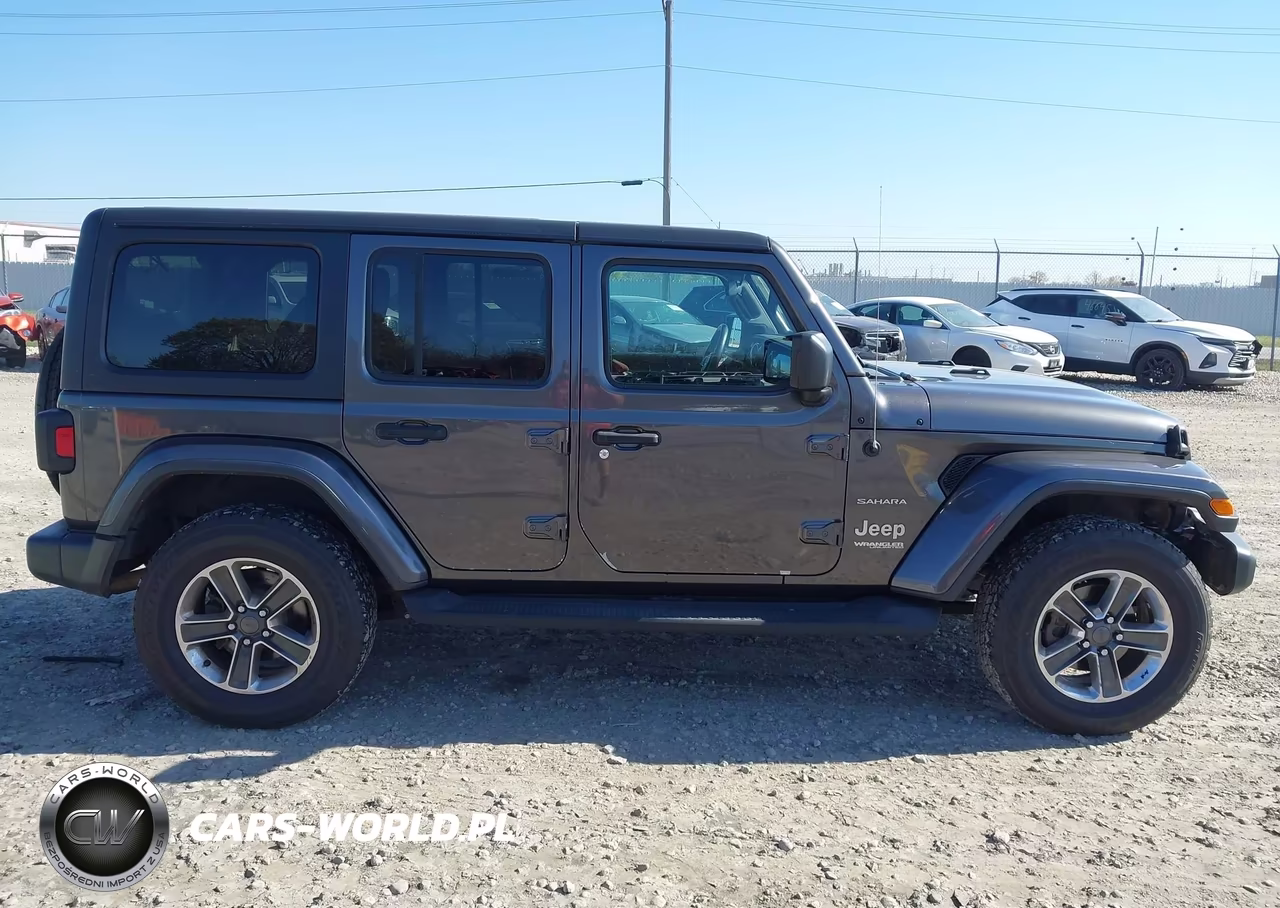 2019 Jeep Wrangler Unlimited Sahara 4X4 VIN:1C4HJXEN2KW590148 - 13
