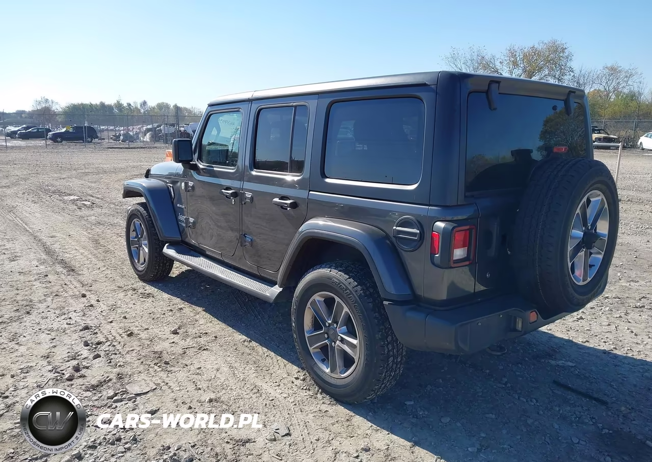 2019 Jeep Wrangler Unlimited Sahara 4X4 VIN:1C4HJXEN2KW590148 - 3