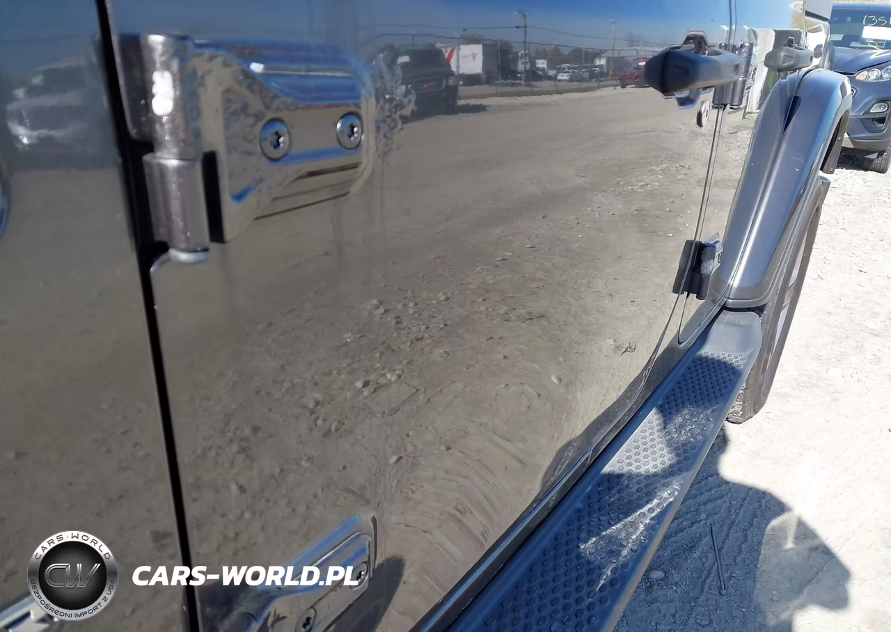 2019 Jeep Wrangler Unlimited Sahara 4X4 VIN:1C4HJXEN2KW590148 - 6