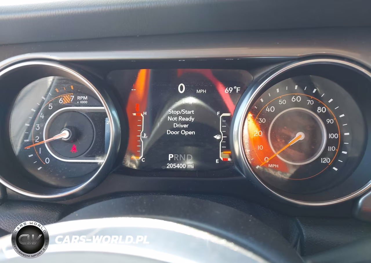 2019 Jeep Wrangler Unlimited Sahara 4X4 VIN:1C4HJXEN2KW590148 - 7