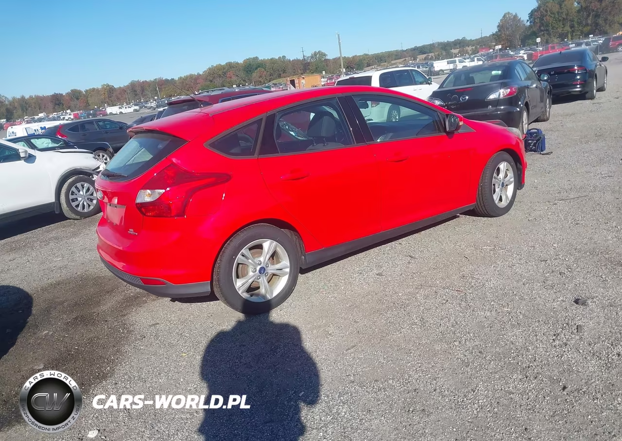2014 Ford Focus Se VIN:1FADP3K22EL323152 - 4