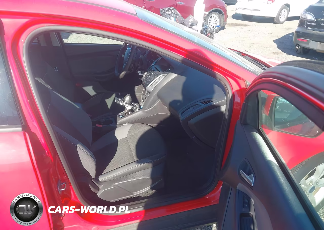 2014 Ford Focus Se VIN:1FADP3K22EL323152 - 5